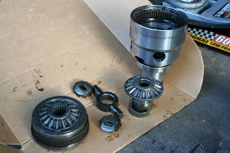 5Spd: Center diff taken apart.