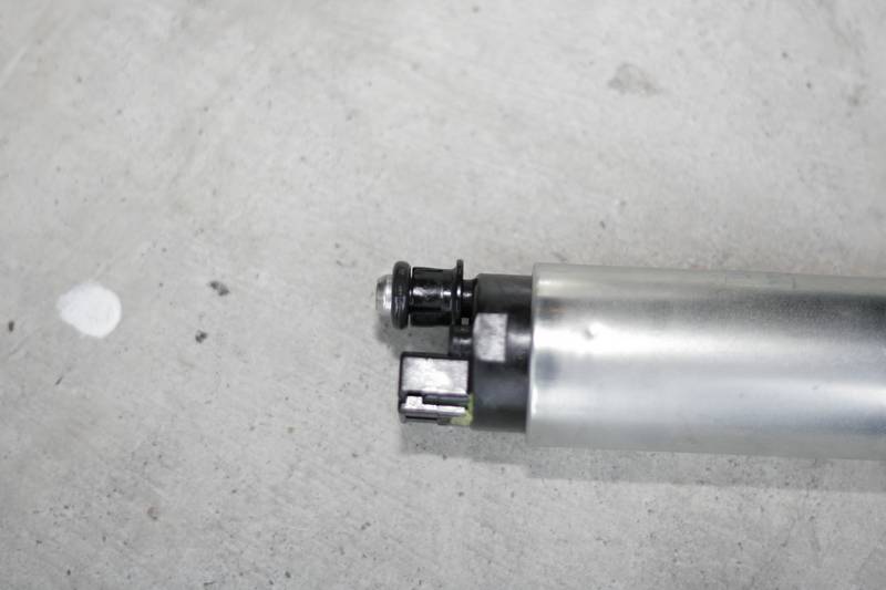 Fuel pump: Grab the plastic stopper from the stock fuel pump and retrieve the O-Ring from the pump assembly and place them like so.