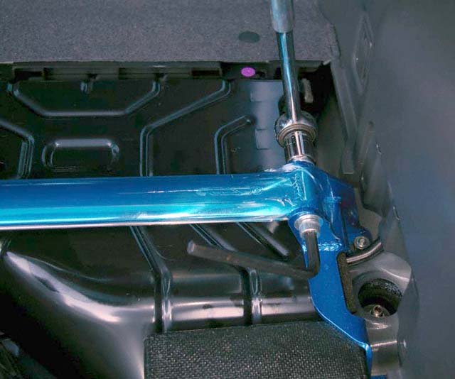 Rear strut brace install on Subaru WRX/STi 08+: Tighten the brace bolts like this.